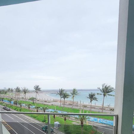微藍海岸夜市電梯旅宿 Hualien Buitenkant foto